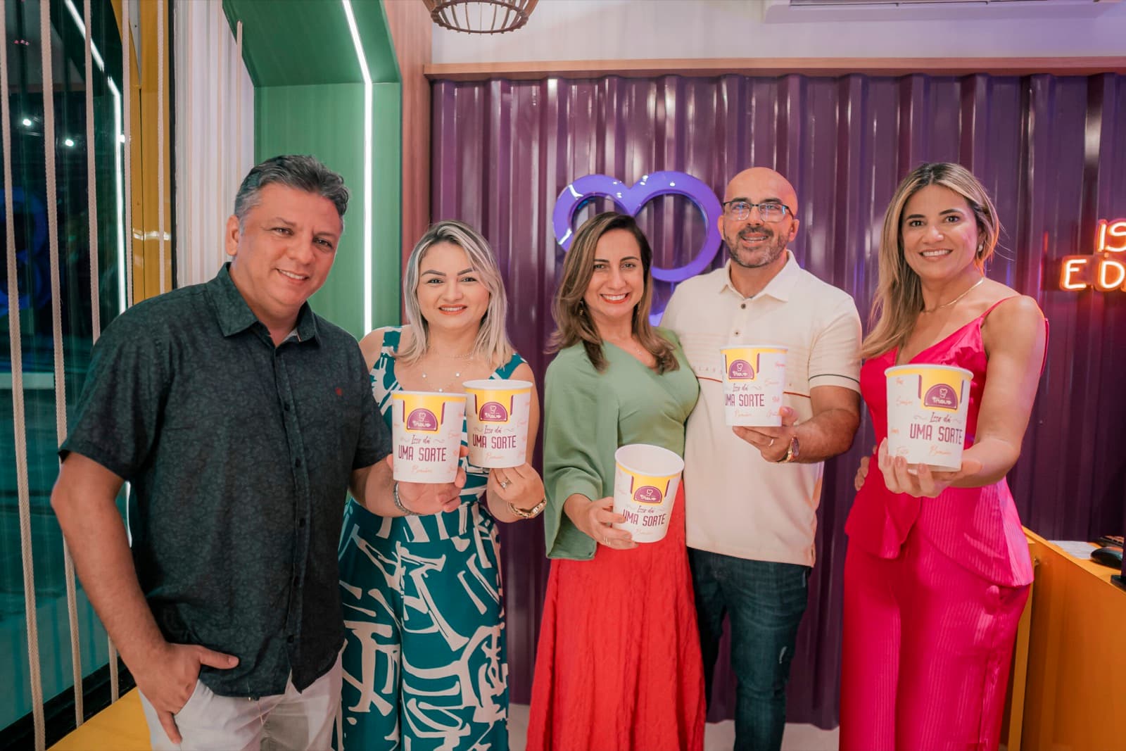 Franqueados da rede Trevo Açaí em uma unidade